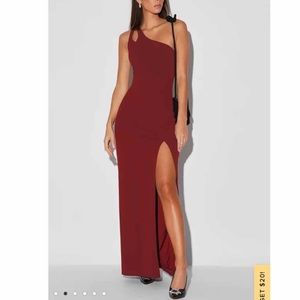 # Lulus Burgundy Simply Beautiful One Shoulder Column Gown- New With Tag Reemoly